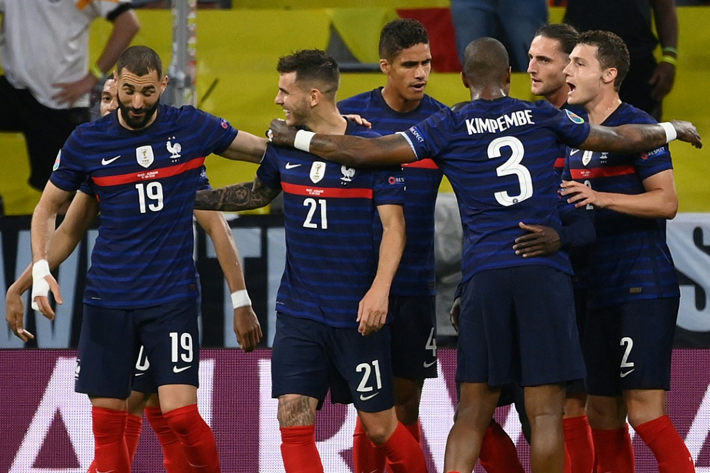 La joie des Français après un but contre son camp du défenseur allemand Mats Hummels
