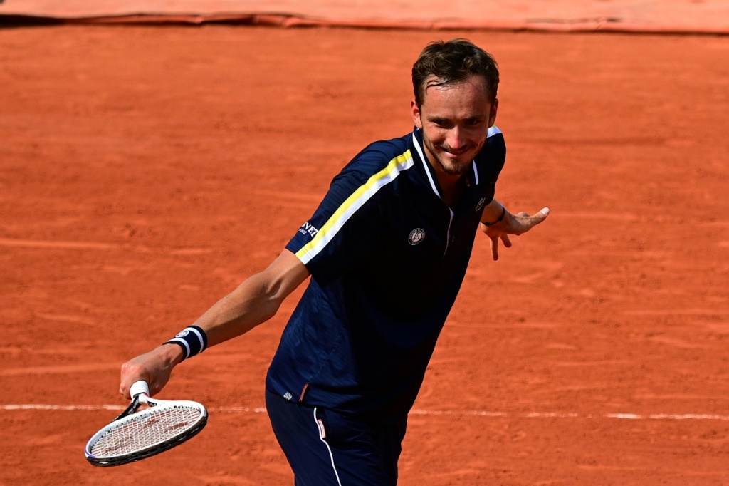 Le Russe Daniil Medvedev face au Chilien Christian Garin au 4e tour de Roland-Garros