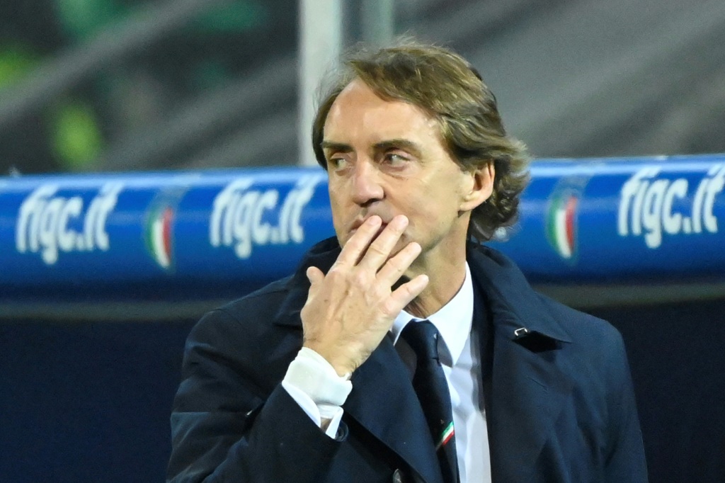 Le sélectionneur d'Italie Roberto Mancini incrédule devant l'incapacité de son équipe à battre la Macédoine du Nord à Palerme