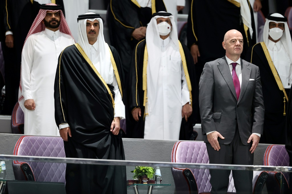 L'Emir du Qatar Sheikh Tamim bin Hamad Al-Thani et le président de la Fifa Gianni Infantino lors de la finale de la Qatar Amir Cup