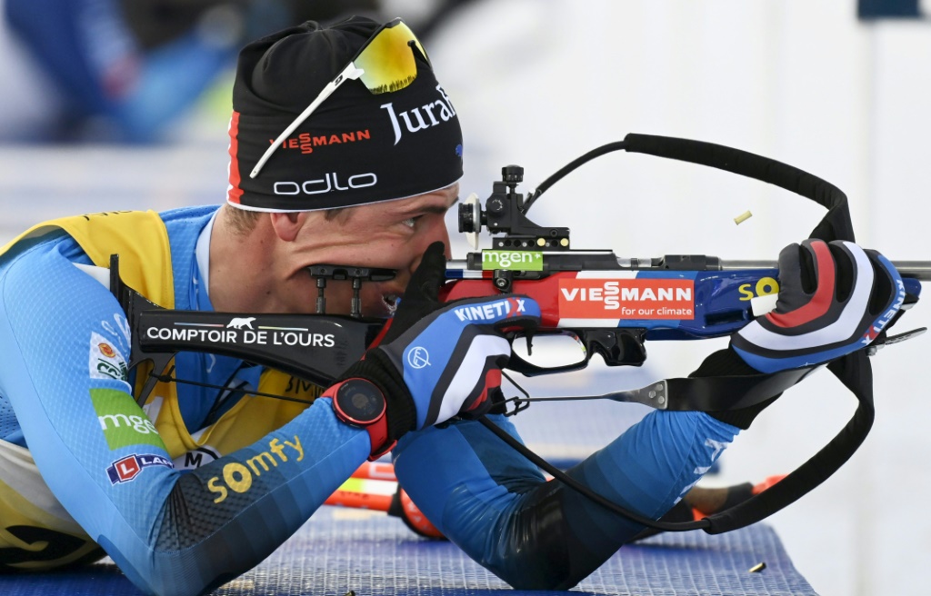 Quentin Fillon Maillet au tir couché du 10 km sprint de biathlon à Kontiolahti