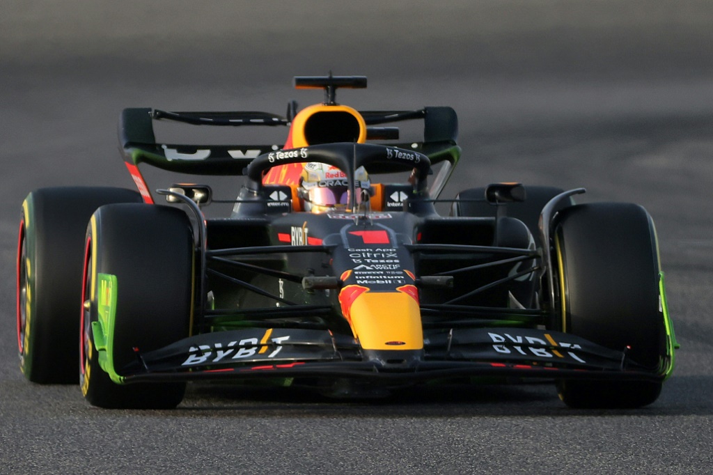 Max Verstappen lors des essais de pré-saison de F1 sur le circuit bahreïni de Sakhir le 12 mars 2022