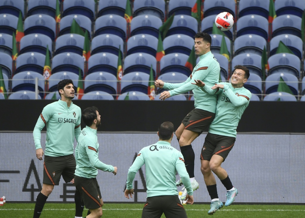 Les Portugais de Cristiano Ronaldo à l'entraînement au stade du Dagon à Porto, le 28 mars 2022, à la veille du match contre la Macédoine du Nord