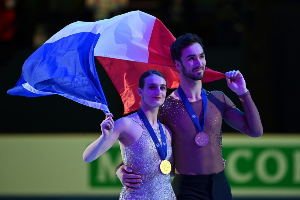 Gabriella Papadakis et Guillaume Cizeron sacrés champions du monde de patinage artistique à Montpellier, le 26 mars 2022