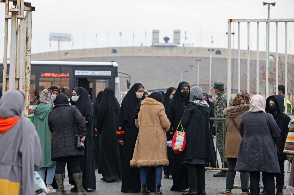 Des supportrices iraniennes admises au Stade Azadi à Téhéran