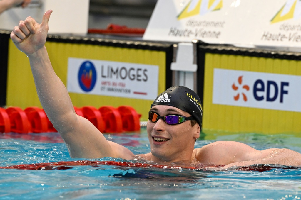 La joie de Maxime Grousset vainqueur du 50 m papillon aux Championnats de France de Limoges