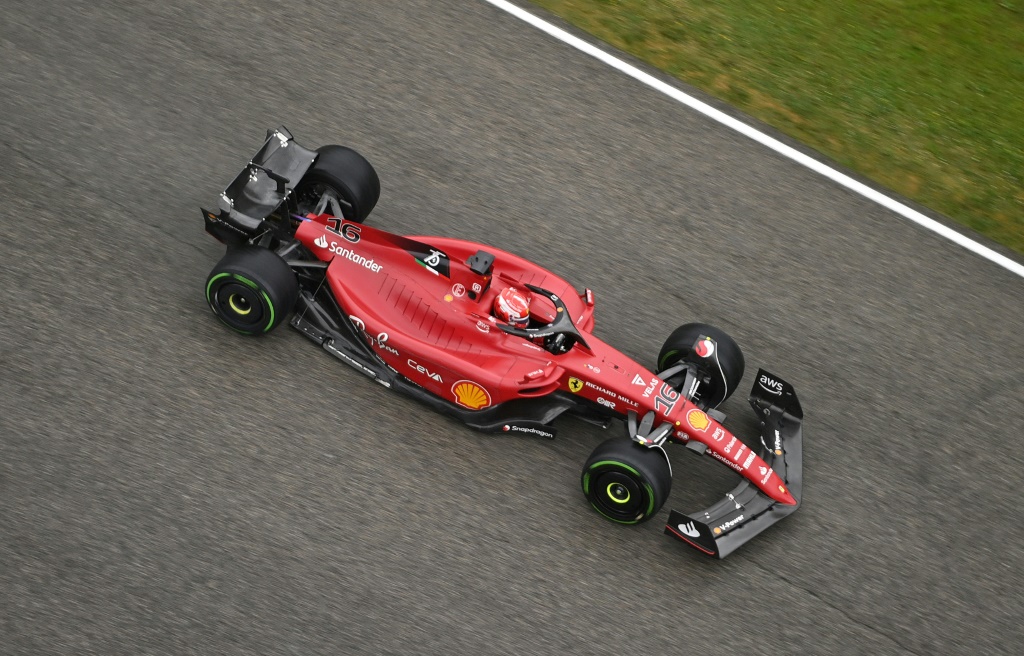 Le Monégasque Charles Leclerc lors de la première séance d'essais libres du Grand prix d'Émilie-Romagne de Formule 1 le 22 avril 2022 à Imola (Italie)