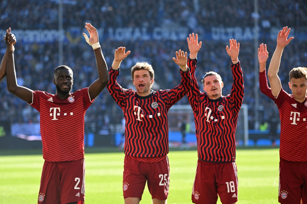 Les joueurs du Bayern Munich fêtent leur succès à Bielefeld