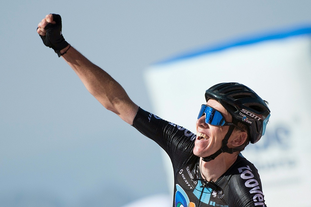 Romain Bardet après sa victoire dans la 14e étape du Tour d'Espagne le 28 août 2021 à Pico Villuercas