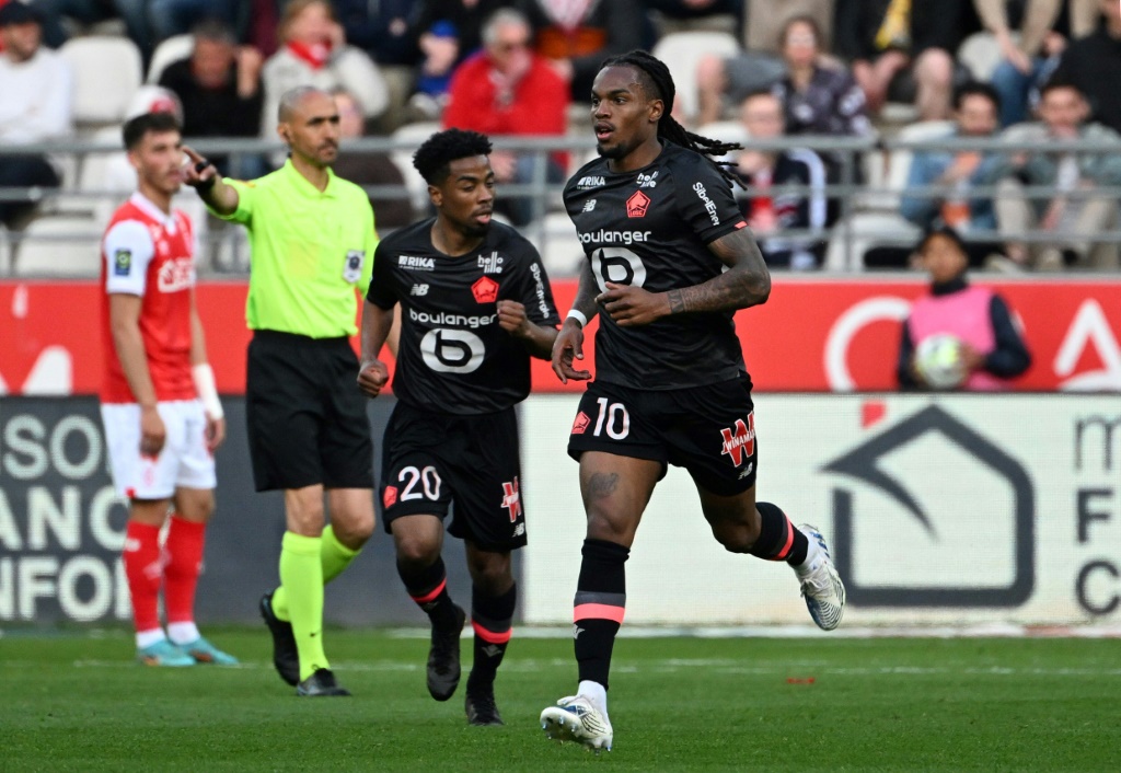 La joie du milieu de terrain portugais de Lille Renato Sanches, après avoir égalisé face à Reims, lors de la 33e journée de Ligue 1, le 20 avril 2022 au Stade Auguste-Delaune