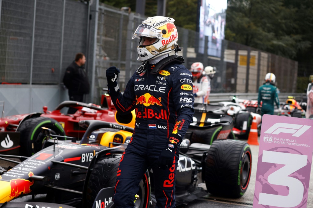 Le pilote Red Bull Max Verstappen après avoir décroché la position de pointe de la course sprint à Imola, le 22 avril 2022