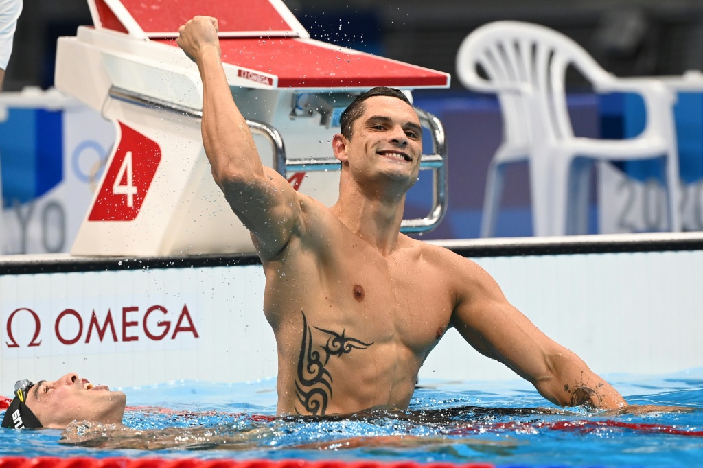 La joie de Florent Manandou, après avoir remporté la médaille d'argent sur 50 m nage libre, lors des Jeux olympiques de Tokyo 2020, le 1er août 2021
