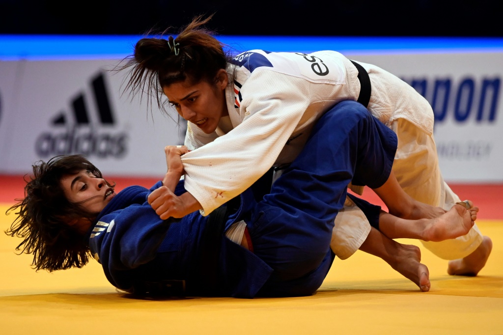 La Française Shirine Boukli, lors de sa victoire en finale (-48 kg) face à la Portugaise Catarina Costa aux Championnats d'Europe de judo, le 29 avril 2022 à Sofia