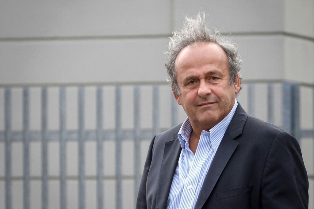 L'ex-président de l'UEFA Michel Platini devant le bureau du procureur suisse Thomas Hildbrand, le 31 août 2020 à Berne