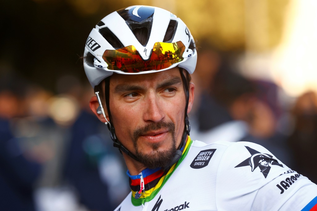 Le Français Julian Alaphilippe, après l'arrivée de la 5e étape de  Tirreno-Adriatico, le 11 mars 2022 à Fermo
