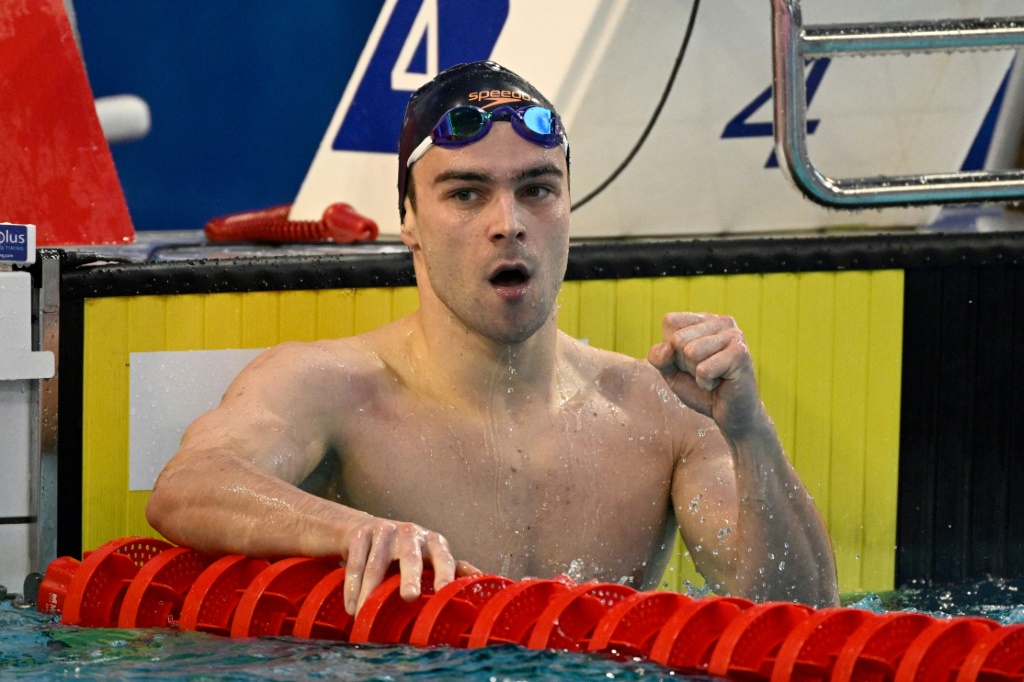 La joie d'Hadrien Salvan, après avoir remporté sa série du 200 m nage libre aux Championnats de France, le 6 avril 2022 à Limoges