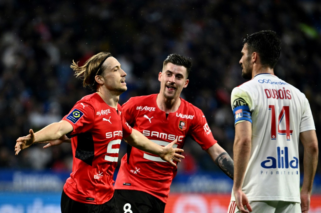 La joie du milieu de terrain croate de Rennes Lovro Majer après avoir marqué le 3e but de la victoire, 4-2 face à Lyon, lors de la 28e journée de Ligue 1, le 13 mars 2022 au Groupama Stadium à Décines-Charpieu