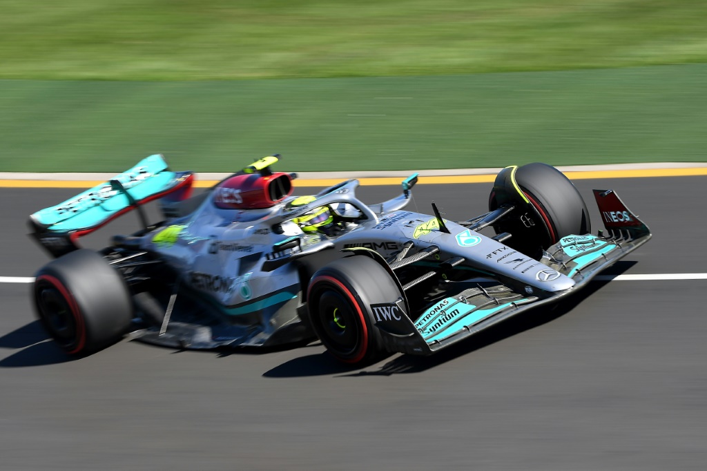 Le pilote Mercedes britannique Lewis Hamilton lors de la première session des essais libres du Grand-Prix d'Australie à Melbourne le 8 avril 2022