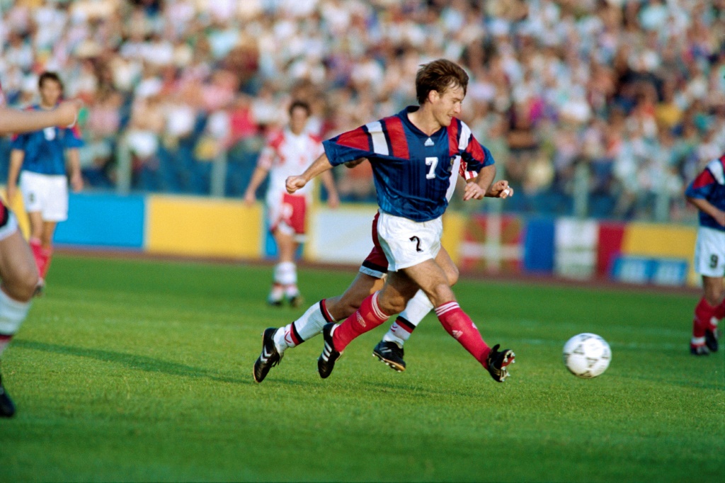 Didier Deschamps, milieu de l'équipe de France contre le Danemark à l'Euro-1992, le 17 juin à Malmo