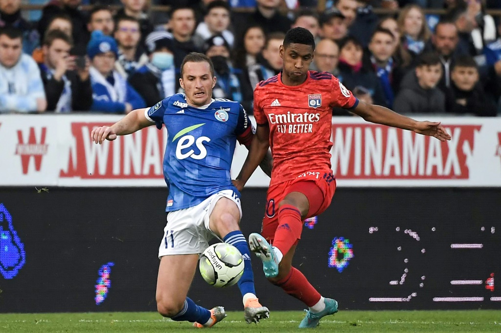 L'attaquant lensois Arnaud Kalimuendo ouvre le score à domicile contre Nice, lors de la 31e journée de Ligue 1, le 10 avril 2022 au Stade Bollaert-Delélis