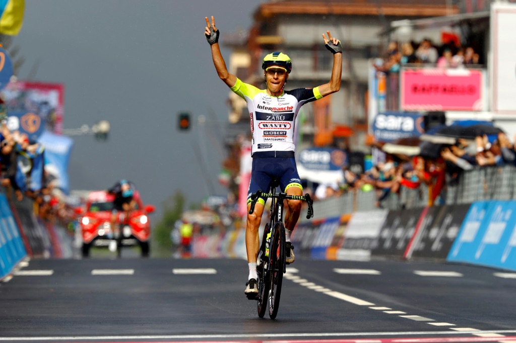 Le Tchèque Jan Hirt gagne la 16e étape du Giro à Aprica le 24 mai 2022