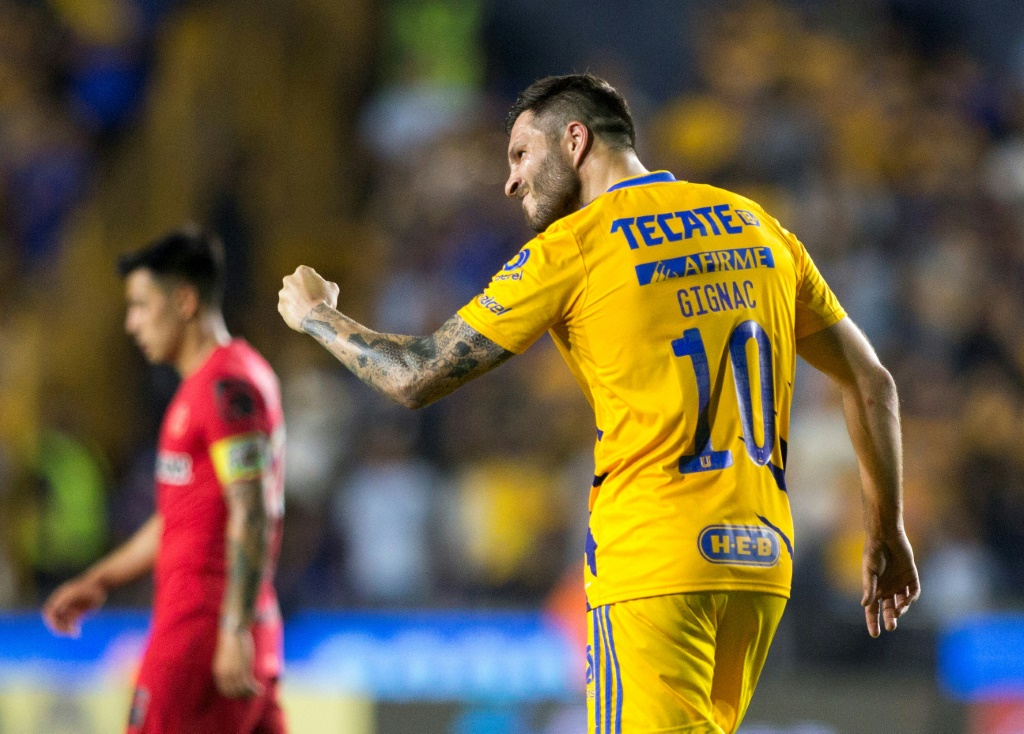 L'attaquant français André-Pierre Gignac célèbre un but pour son équipe des Tigres contre Toluca à Monterrey