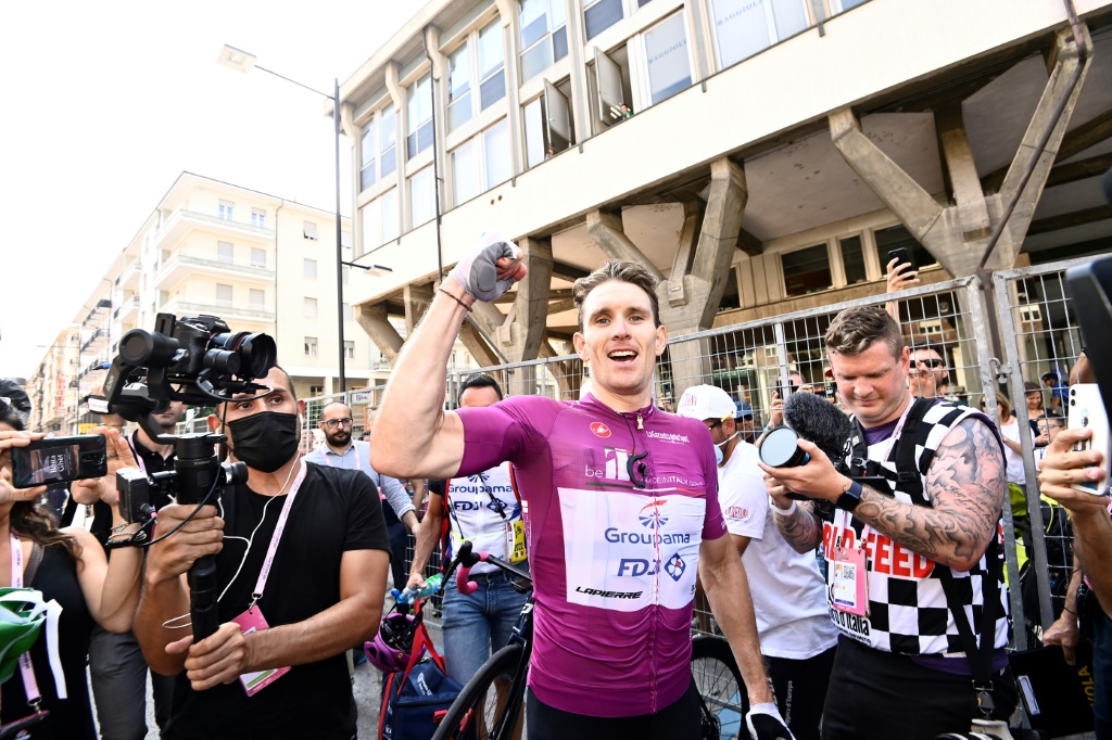 Arnaud Démare savoure sa victoire dans la 13e étape du Tour d'Italie à Cuneo