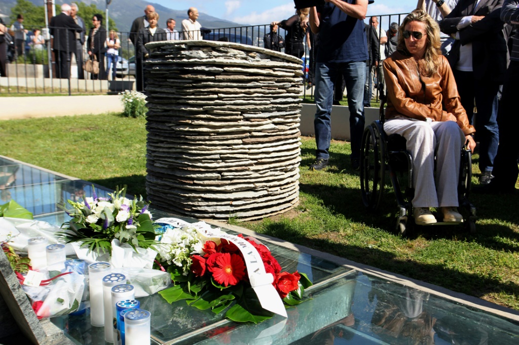 Karine Grimaldi assiste aux commémorations pour les 20 ans de l'effondrement d'une tribune de Furiani