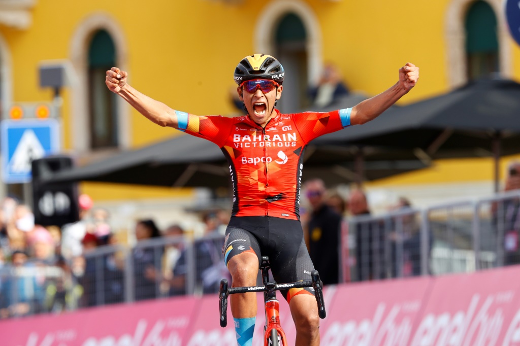 Le grimpeur colombien Santiago Buitrago remporte en solitaire la 17e étape du Tour d'Italie
