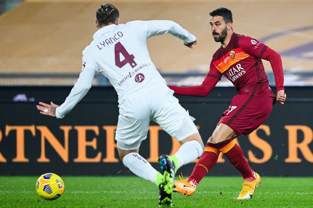 Leonardo Spinazzola (à droite) avec la Roma contre le Torino le 17 décembre 2020 à Rome en serie A