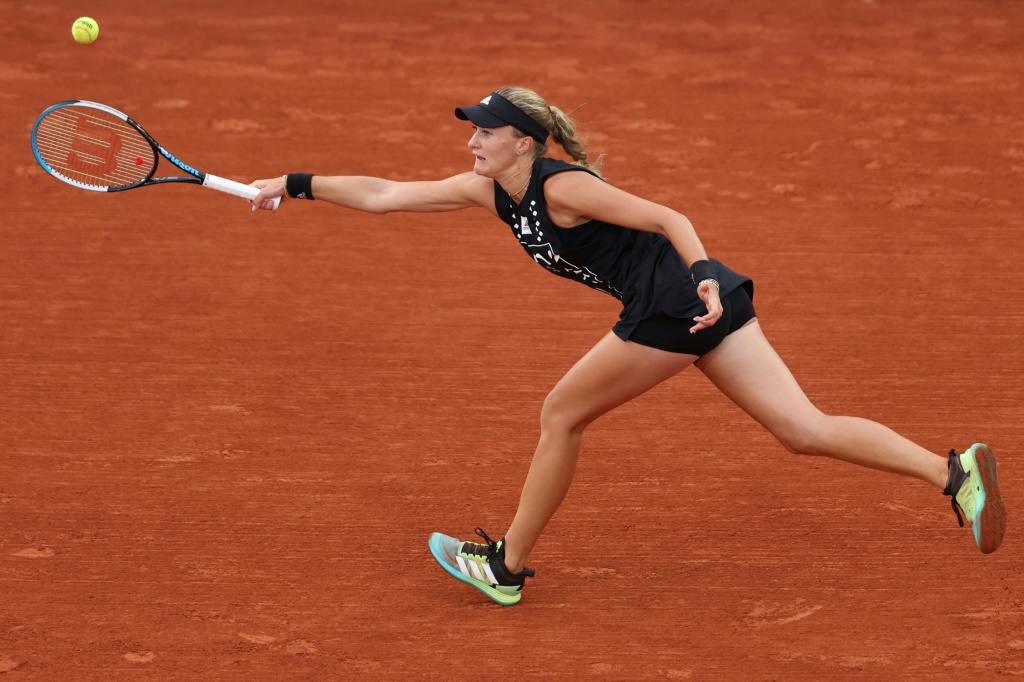 Kristina Mladenovic lors de son match du premier tour perdu contre la Canadienne Leylah Fernandez le 22 mai 2022 à Roland-Garros