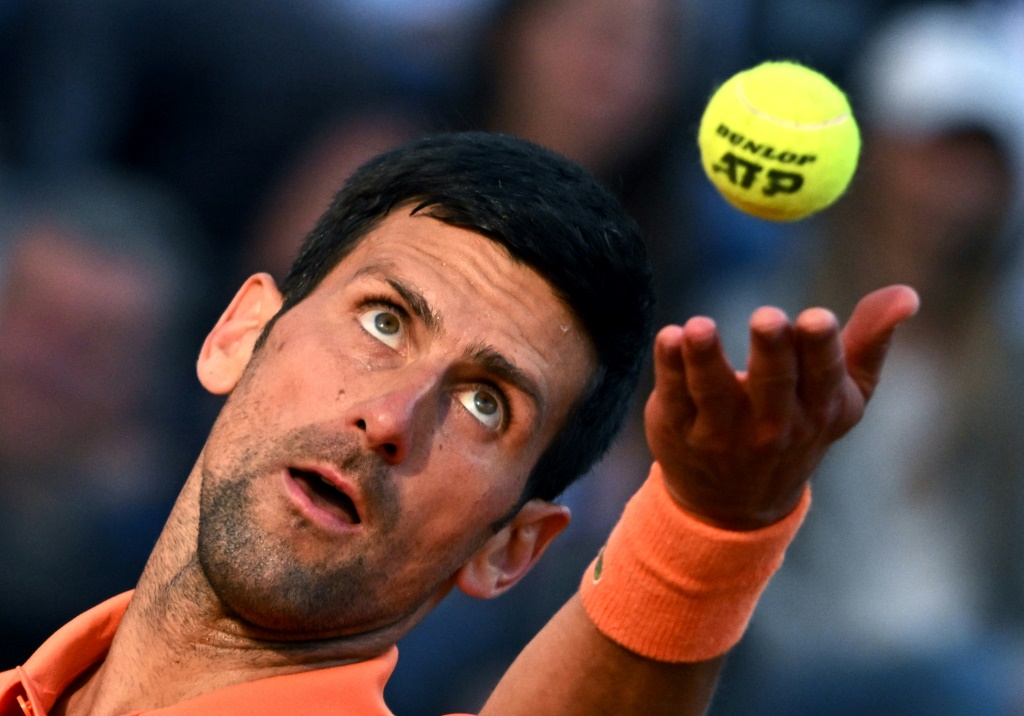 Le Serbe Novak Djokovic contre le Suisse Stan Wawrinka en 8e de finale du tournoi de Rome