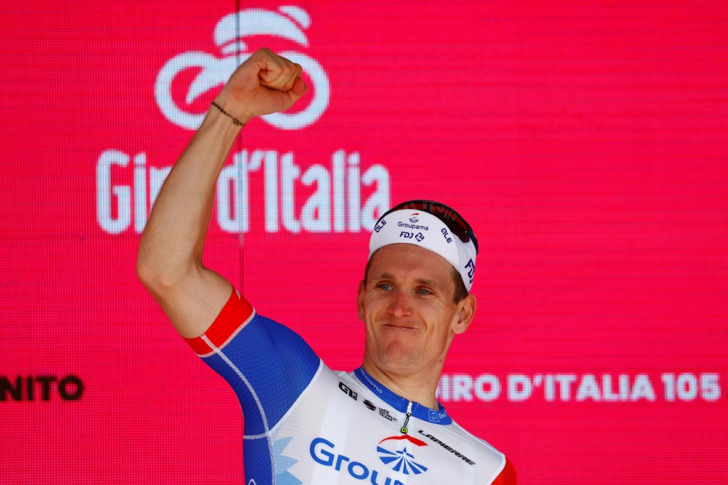 Le coureur de la Groupama-FDJ Arnaud Démare  vainqueur de la 13e étape du Giro à Cuneo