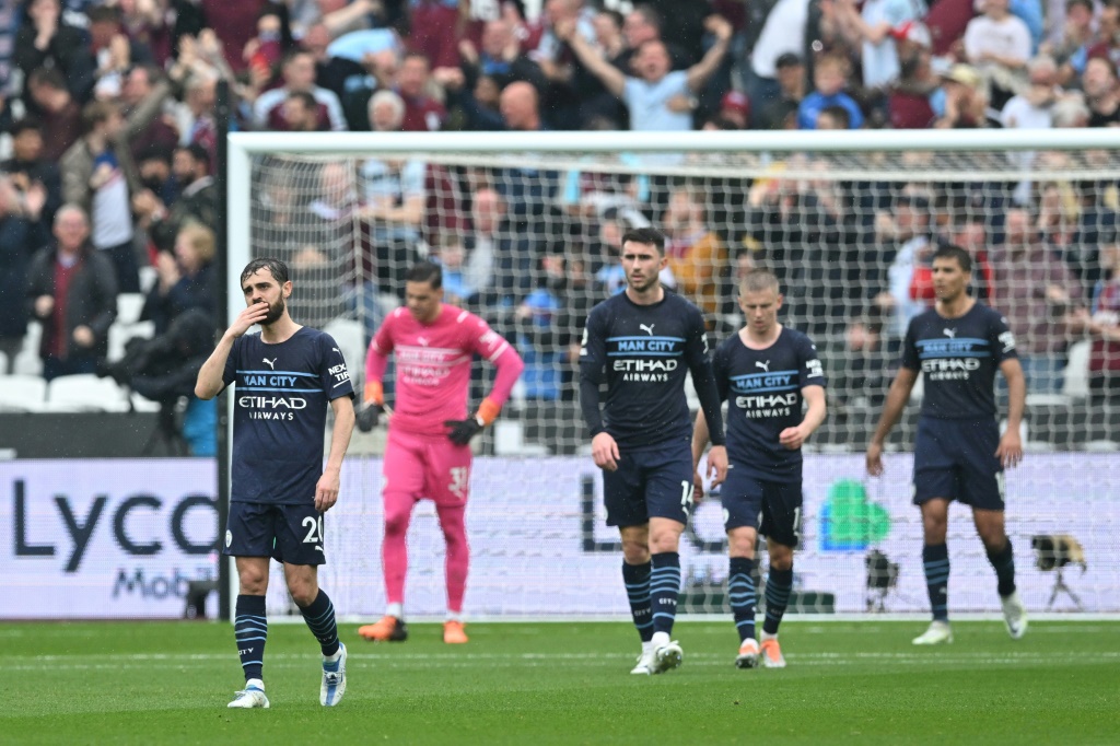 La déception des joueurs de Manchester City tenus en échec par West Ham à Londres