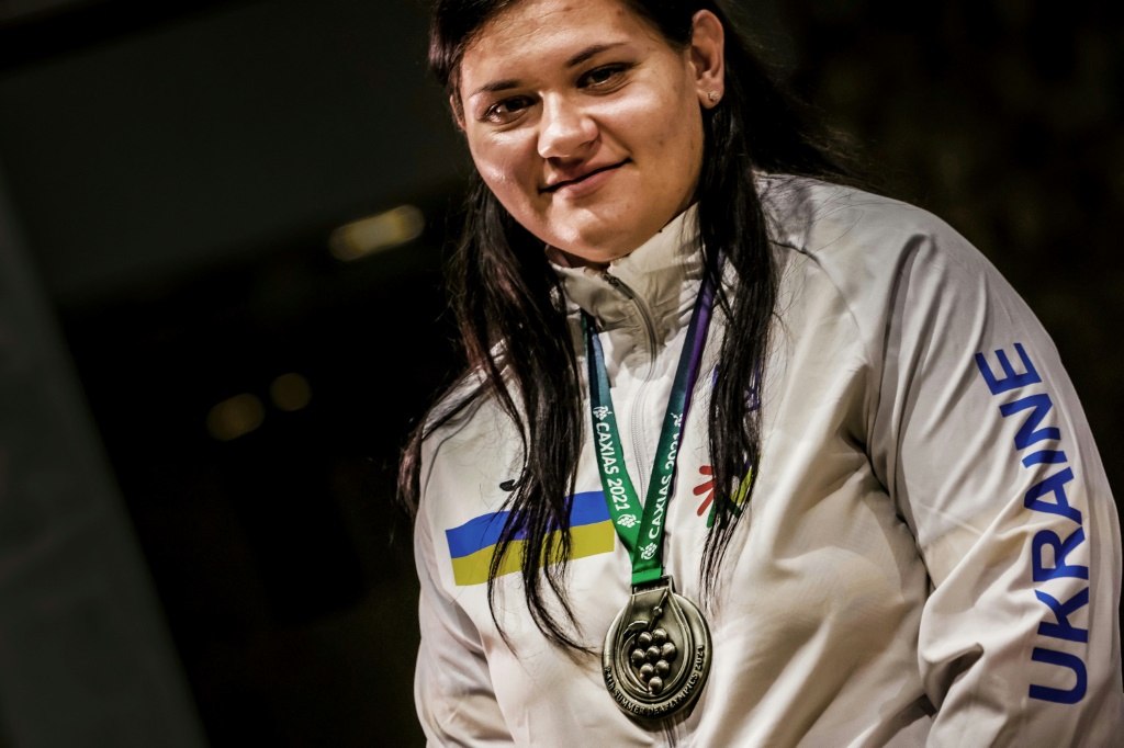 La jeune Ukrainienne Julia Kysylova médaillée d'argent au lancer du marteau aux Jeux Olympiques des sourds à Caxias do Sul, le 12 mai 2022