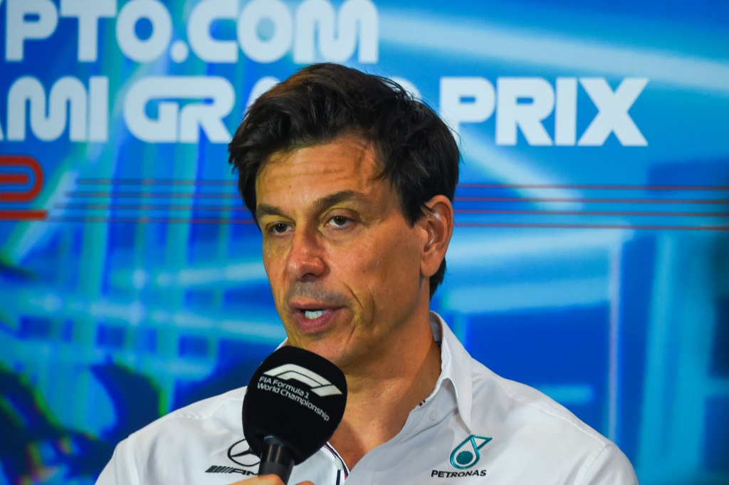 Le directeur de l'écurie Mercedes, l'Autrichien Toto Wolff, s'exprime lors d'une conférence de presse en marge du Grand Prix de Formule 1 de Miami, le 7 mai 2022