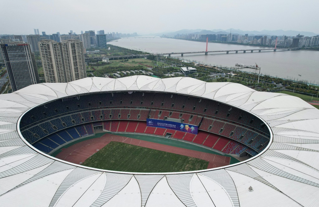 Vue aérienne du stade de Hangzhou, une des enceintes dédiées aux Jeux asiatiques reportés, le 1er avril 2022