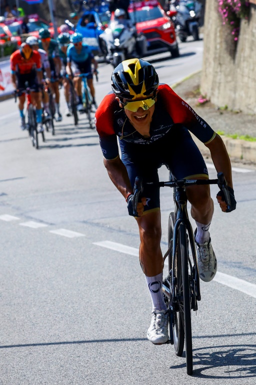 Richard Carapaz place une attaque dans la 14e étape du Tour d'Italie entre Santena et Turin le 21 mai 2022