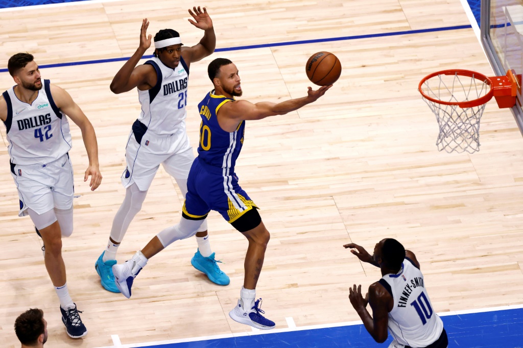 La star des Warriors Stephen Curry a inscrit 20 points dans la défaite de Golden State en play-offs NBA à Dallas le 24 mai 2022.