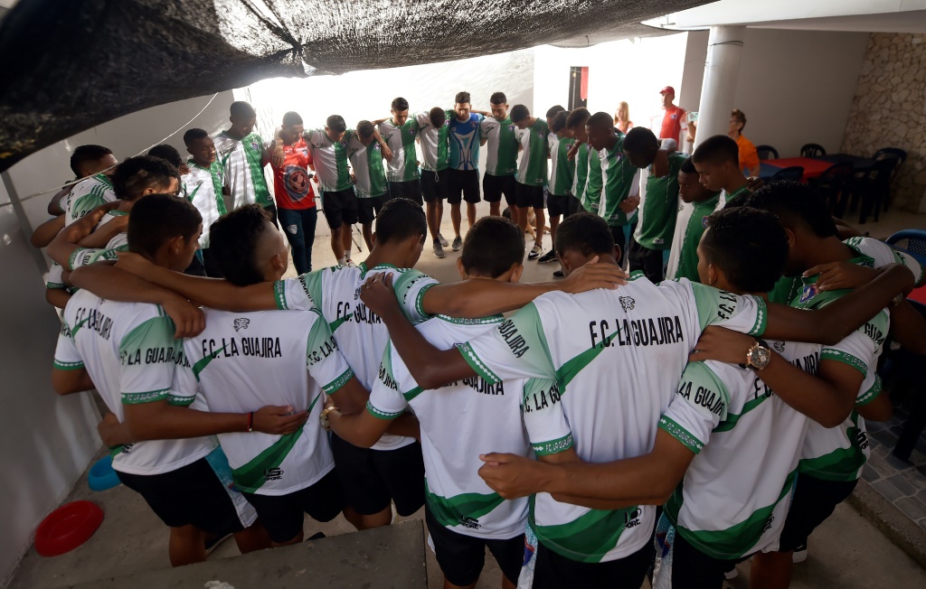 Les joueurs du FC La Guajira, avant un entraînement, le 22 mai 2022 à Barrancas, dans la province de Guajira en Colombie