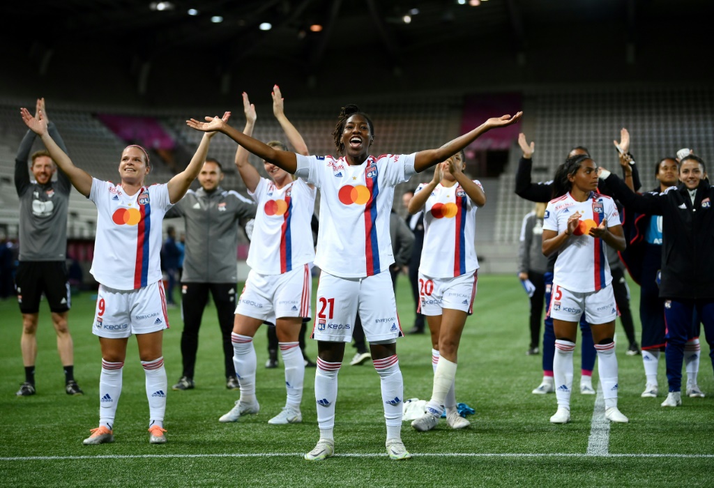 La joie des Lyonnaises, après leur victoire, 1-0 face au Paris Saint-Germain, lors de la 21e journée de D1, le 29 mai 2022 au Stade Jean Bouin à Paris, synonyme de 15e titre de championnes de France