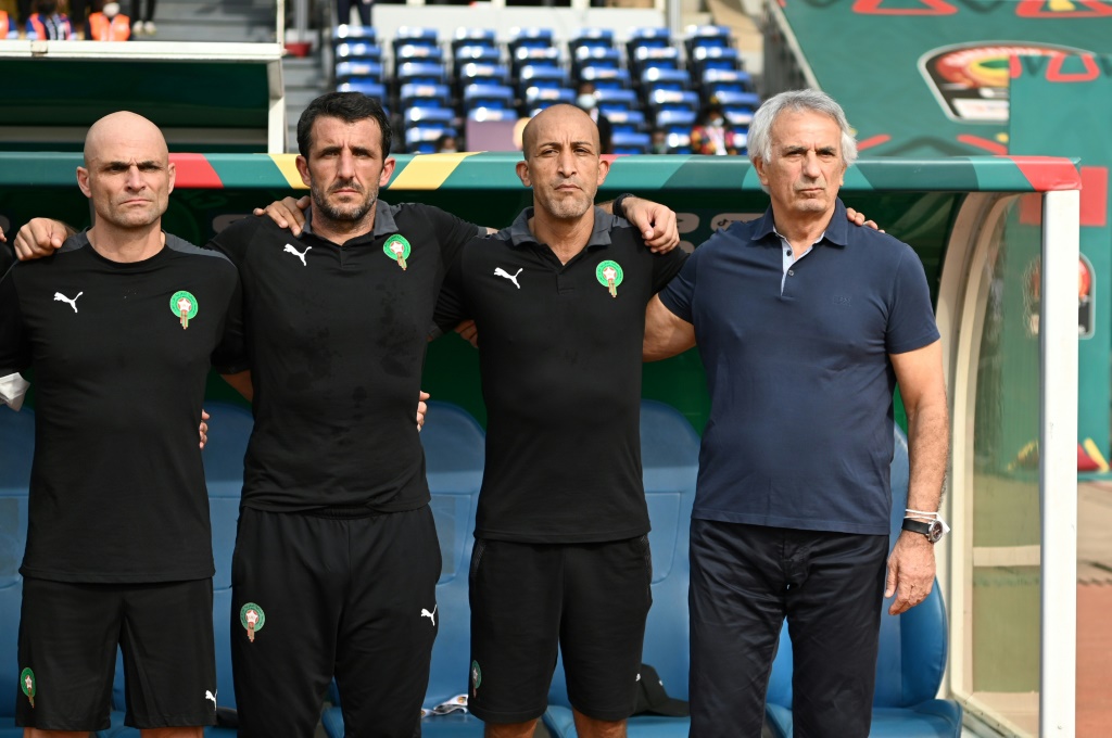 L'entraîneur bosnien du Maroc Vahid Halilhodzic et ses assistants, avant le quart de finale de la Coupe d'Afrique des nations contre l'Egypte, le 30 janvier 2022 à Yaoundé (Cameroun)