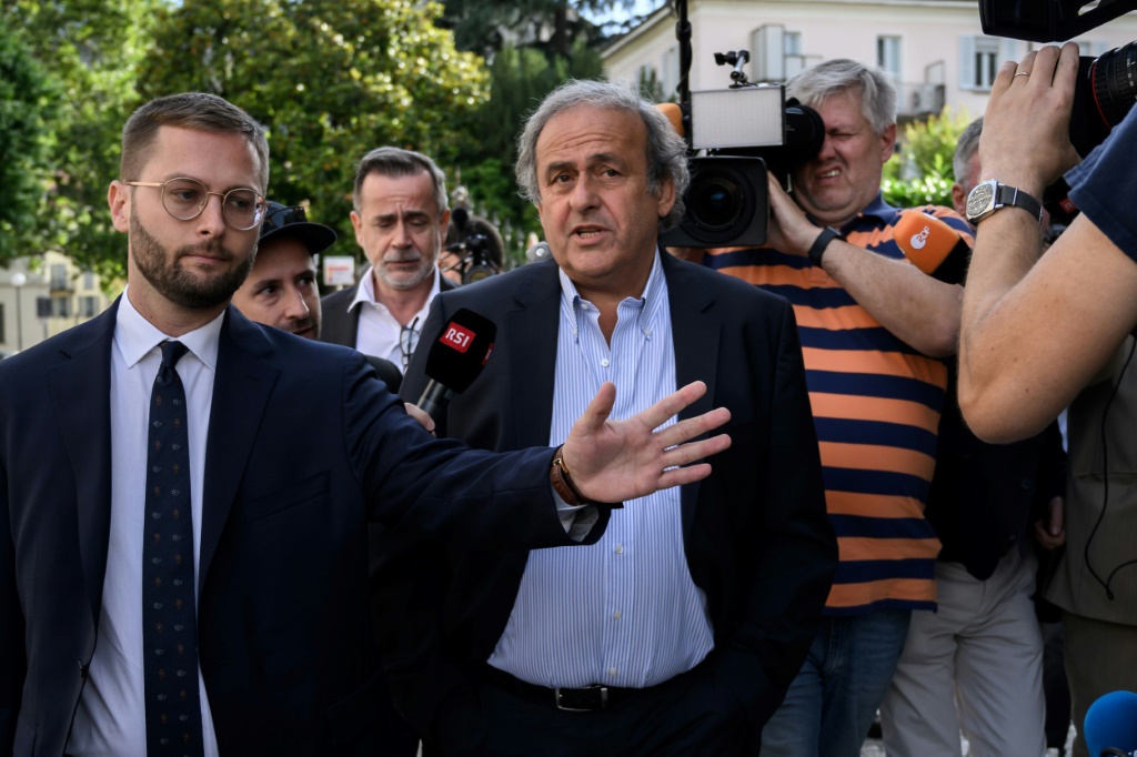 L'ancien président de l'UEFA Michel Platini arrive au Tribunal pénal de Bellinzone