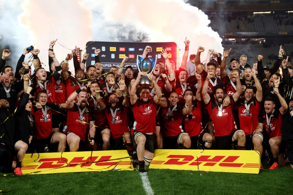 Les Crusaders fêtent leur victoire en finale du Super Rugby face à Auckland