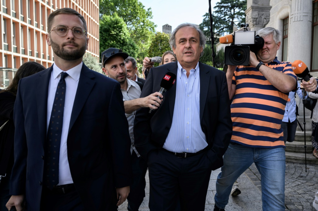 L'ancien président de l'UEFA Michel Platini arrive au Tribunal pénal de Bellinzone