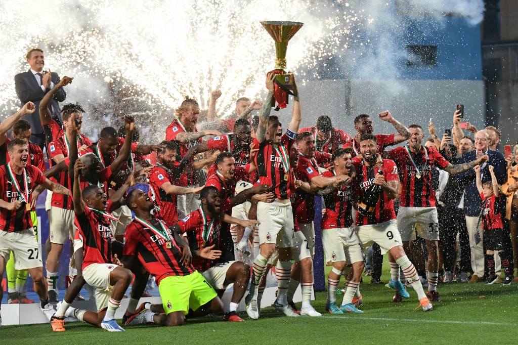 L' AC Milan a remporté son  titre de champion d'Italie après 10 ans de disette