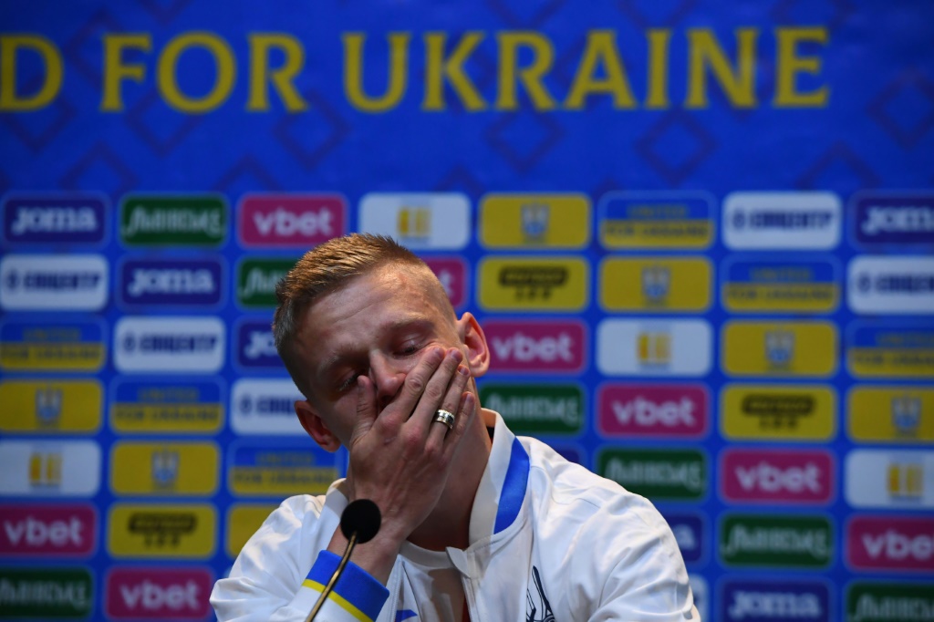 Le footballeur ukrainien Oleksandr Zinchenko a fondu en larmes lors de sa conférence de presse mardi à Glasgow à la veille du match de barrage pour le Mondial-2022 entre son pays et l'Ecosse