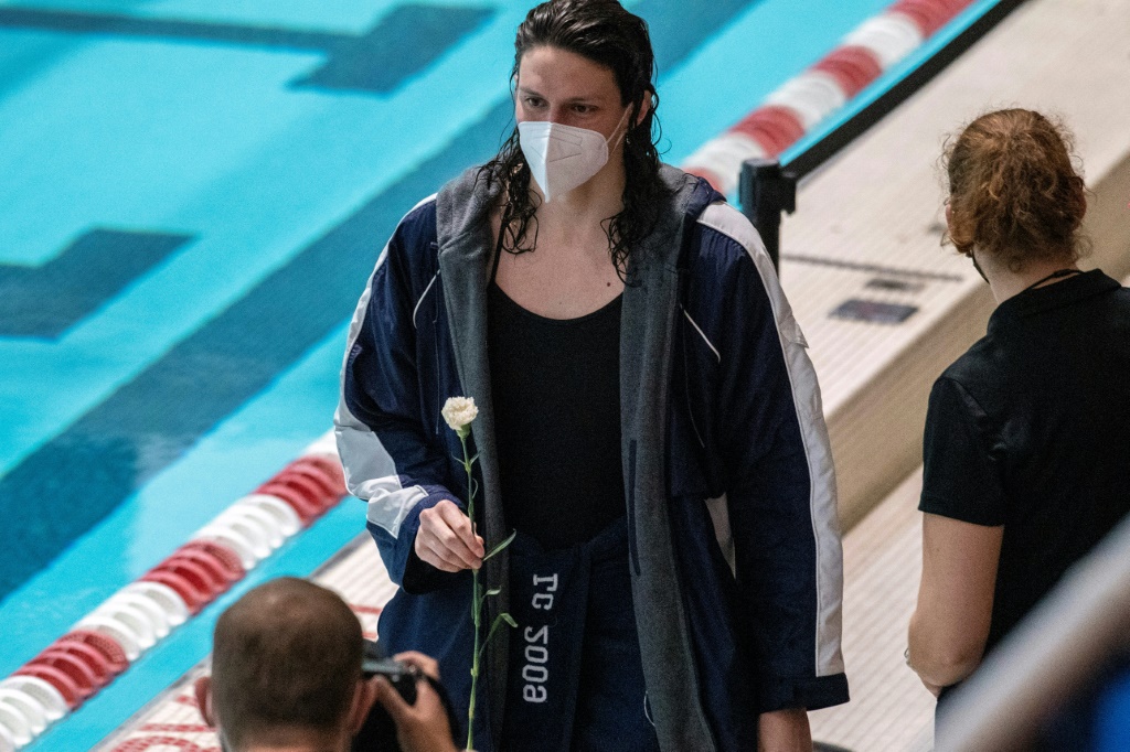 La nageuse transgenre américaine Lia Thomas distinguée lors d'une compétition interuniversitaire à Cambridge