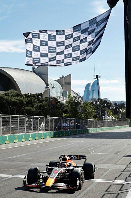 Le pilote néerlandais Max Verstappen remporte le Grand Prix d'Azerbaïdjan de Formule 1, au volant de sa Red Bull, le 12 juin 2022 sur le circuit de Bakou