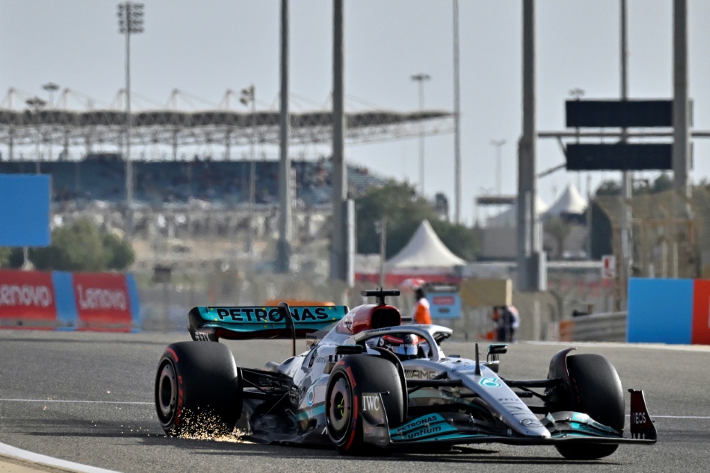 Le Britannique George Russell, au volant de sa Mercedes, lors de la 3e séance des essais libres du Grand Prix de Bahrein, le 19 mars 2022 sur le circuit de Sakhir